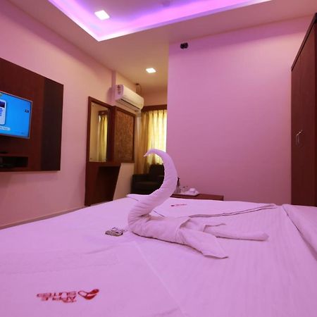 Hotel Apple Suites Bangalore Exterior photo