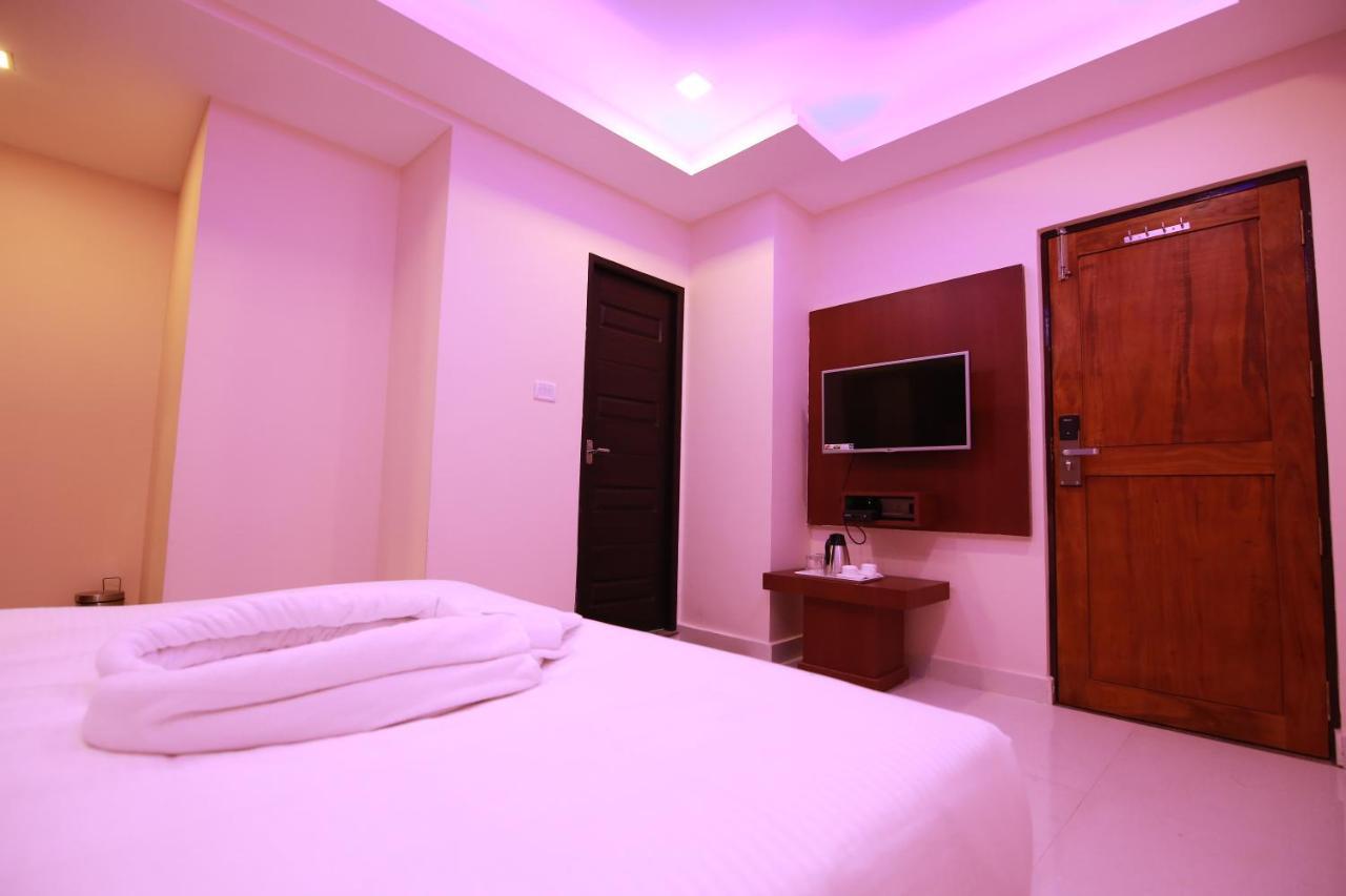 Hotel Apple Suites Bangalore Exterior photo