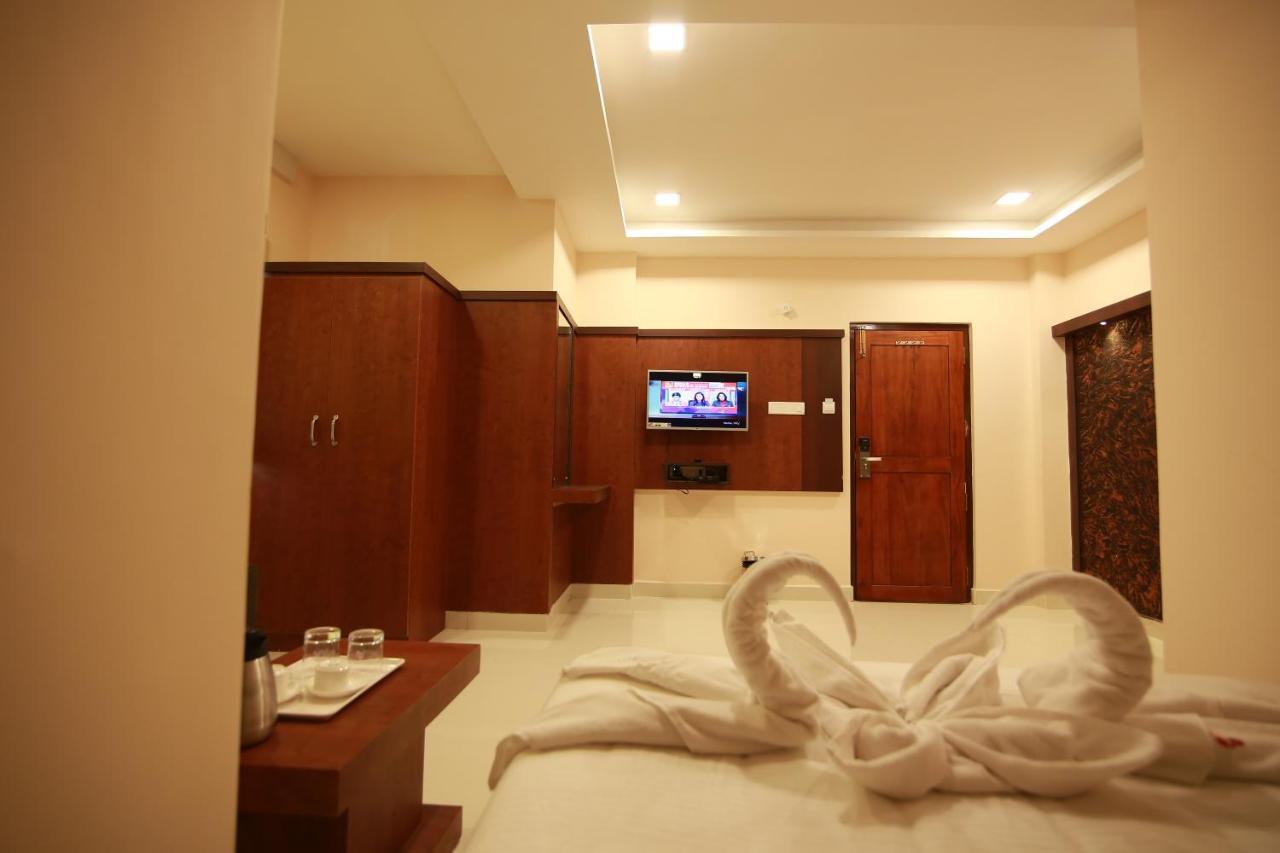 Hotel Apple Suites Bangalore Exterior photo