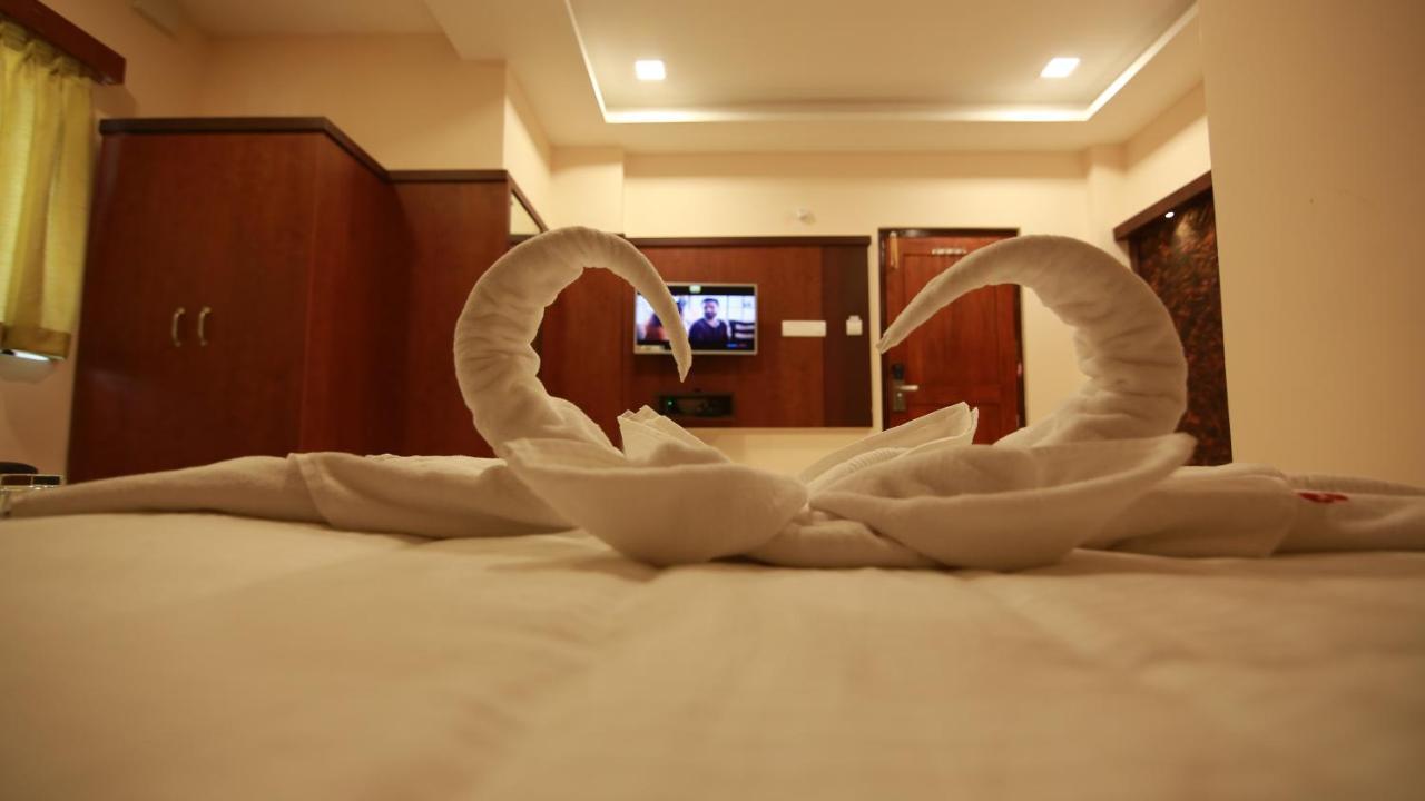 Hotel Apple Suites Bangalore Exterior photo