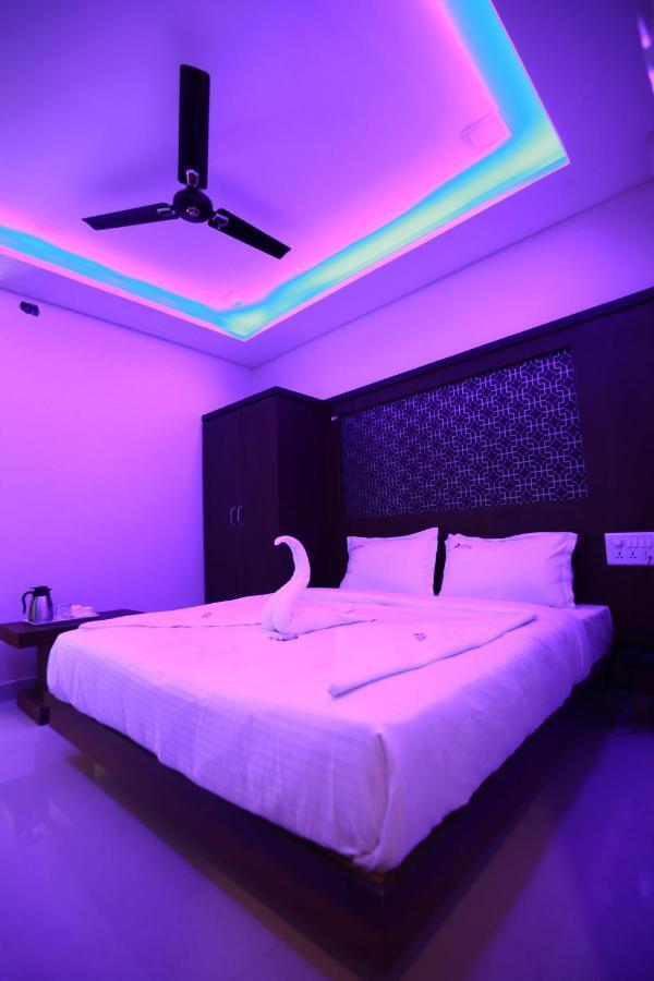 Hotel Apple Suites Bangalore Exterior photo